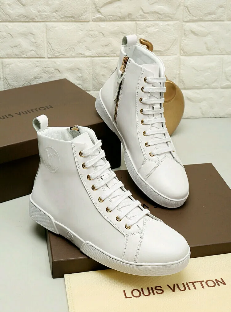 Factory price: 440💰 LV’s new men’s boots are on the market, the Korean version has a zipper design on the inside! The latest color combination in the L classic series! Original 1:1 exclusive molded custom model👍👍👍Simple and generous, super versatile, comfortable and highly fitting, exclusive🚇️Upper: imported top-quality fine cowhide fabric, lining: custom soft sheepskin, high-density rubber outsole🏆🏆🏆Welcome all sellers to sell in the picture above, one piece can be shipped on behalf of the customer, code number 38-44 (45 code can be customized)